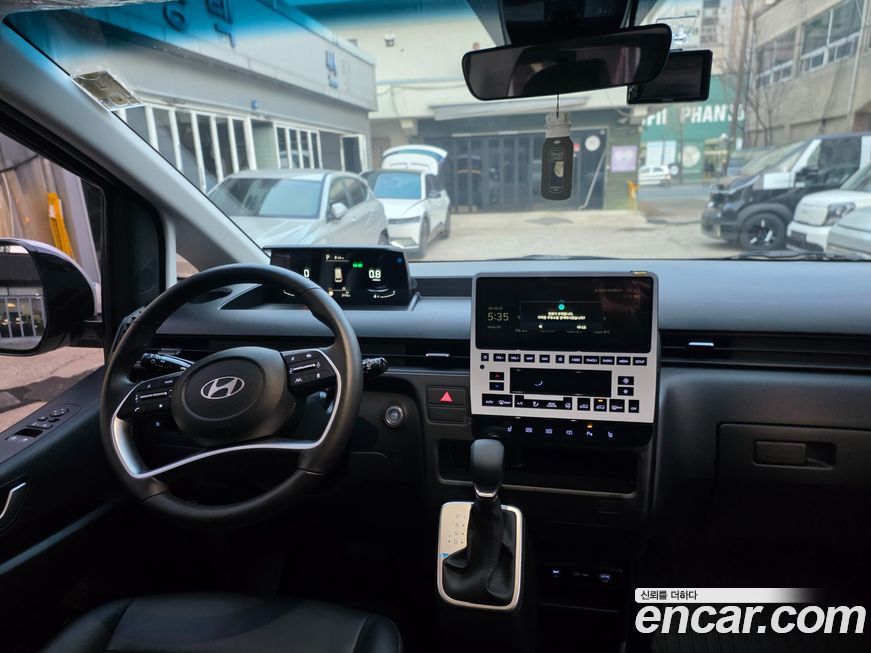 Hyundai Staria 2025