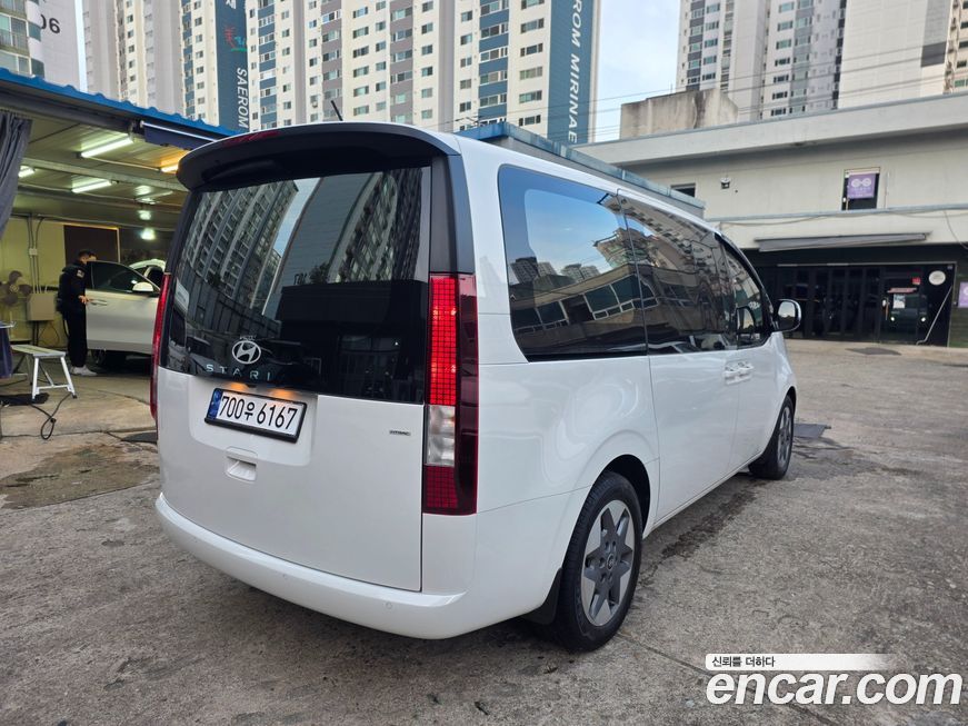 Hyundai Staria 2025