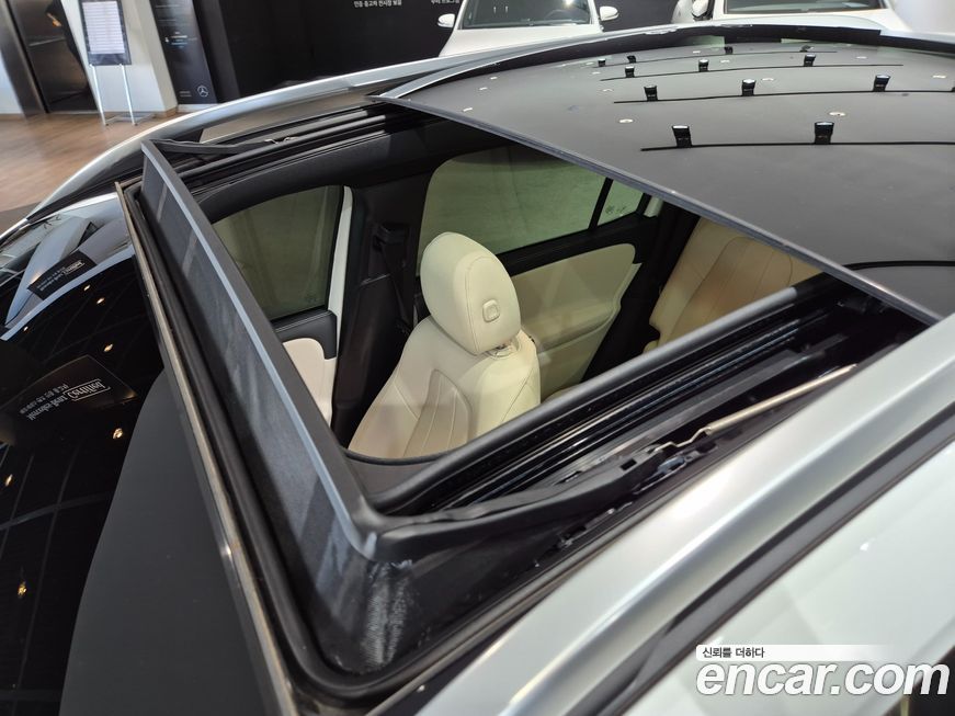 Mercedes-Benz EQB 2026