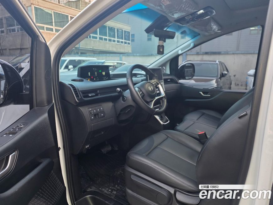 Hyundai Staria 2025