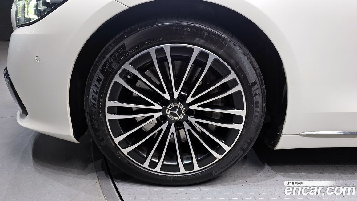 Mercedes-Benz S-Class 2021