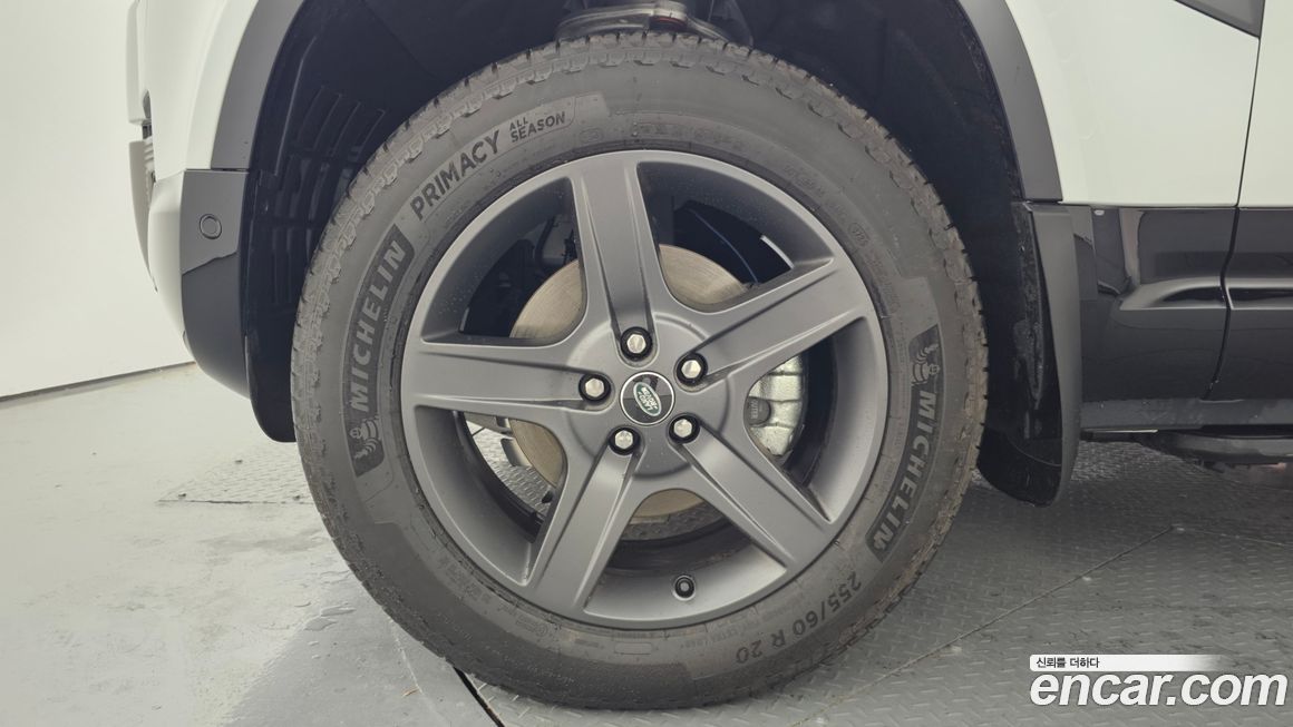 Land Rover Defender 2025