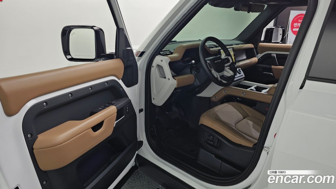 Land Rover Defender 2025