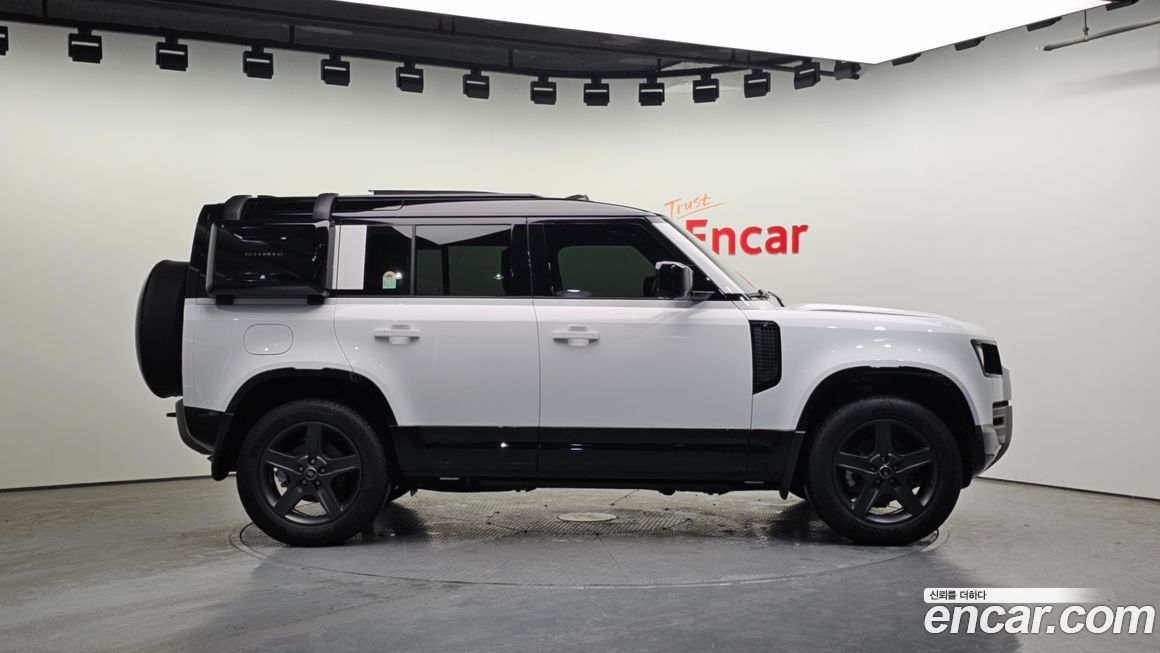 Land Rover Defender 2025