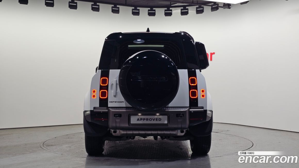 Land Rover Defender 2025