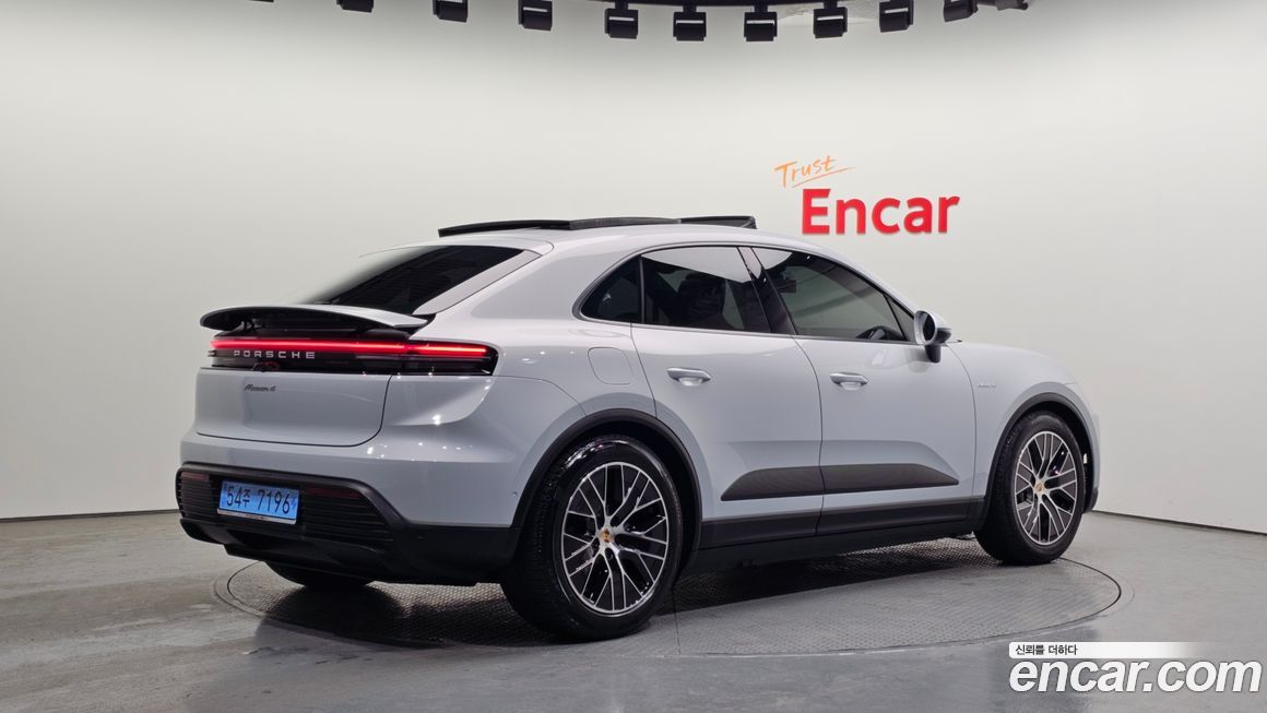 Porsche Macan 2025