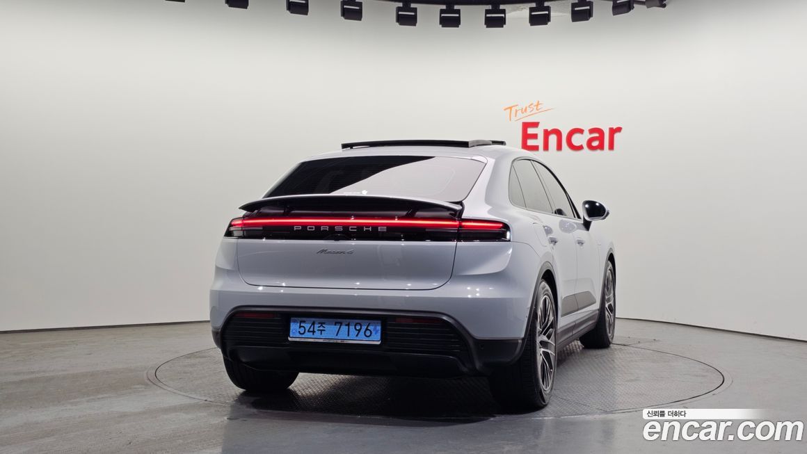 Porsche Macan 2025