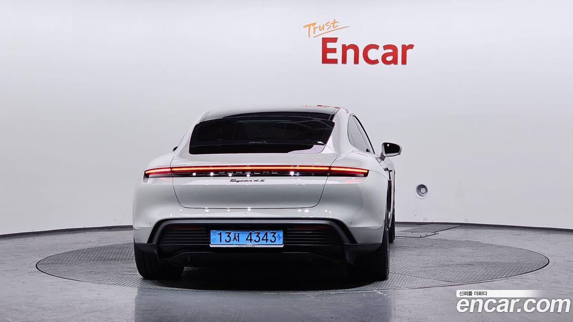 Porsche Taycan 2025