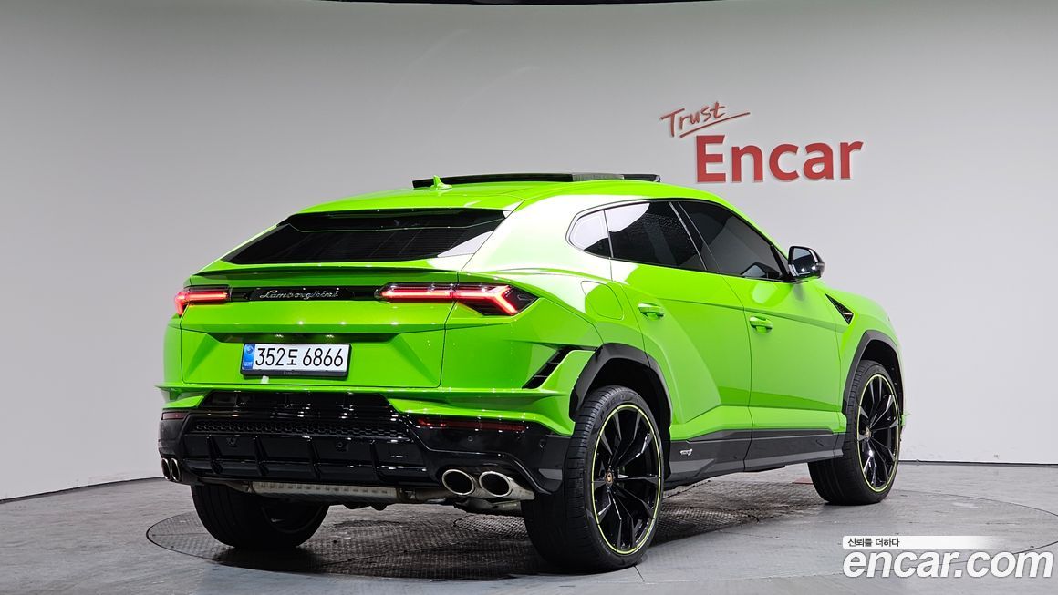 Lamborghini Urus 2024