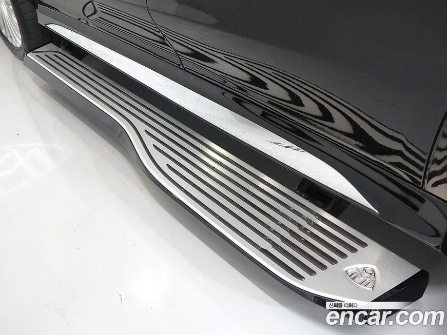 Mercedes-Benz GLS-Class 2023