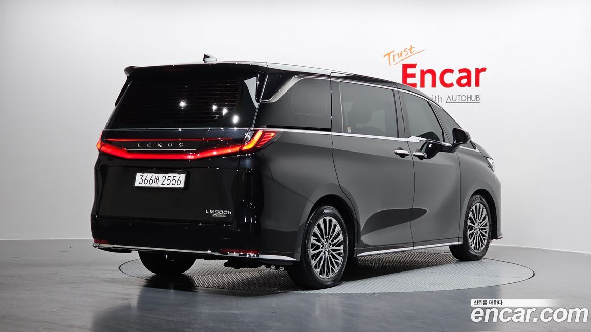 Lexus LM 2025