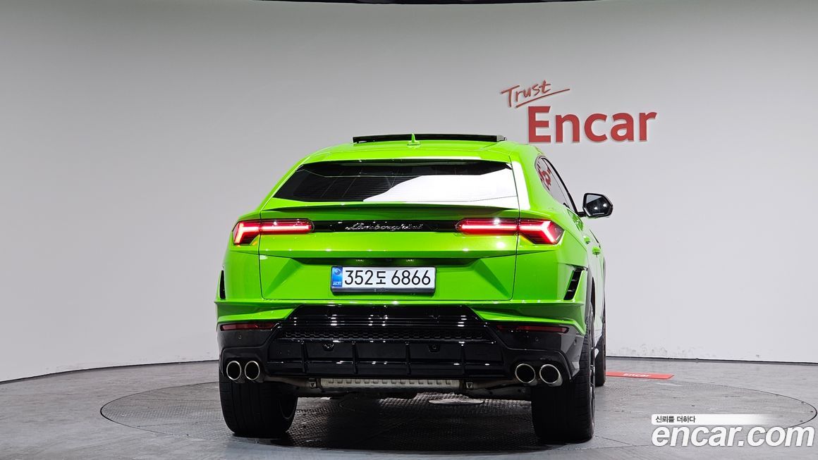 Lamborghini Urus 2024