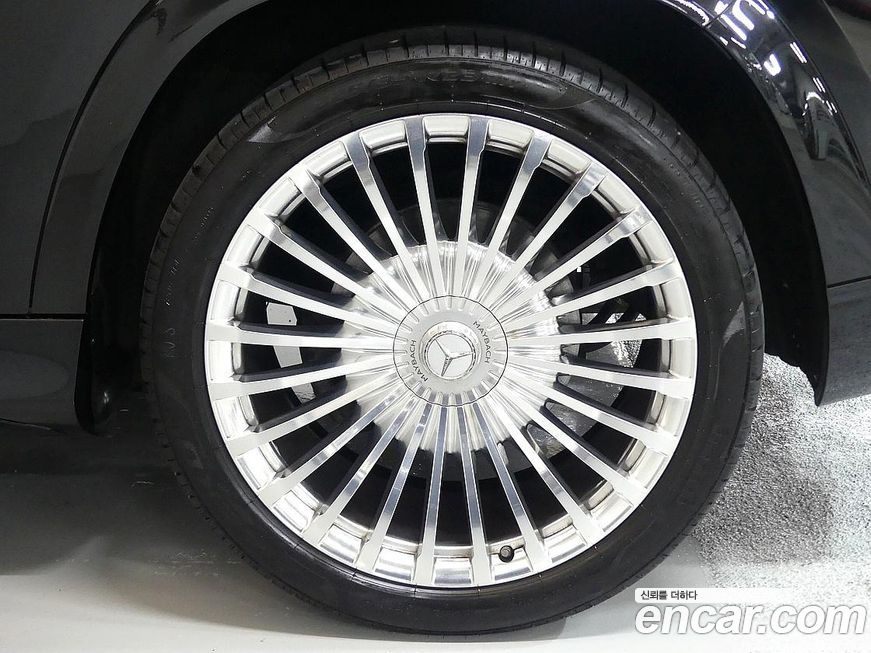 Mercedes-Benz GLS-Class 2023