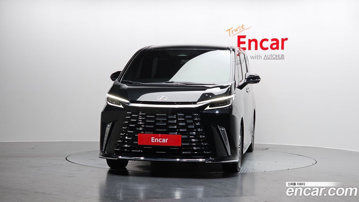 Lexus LM 2025