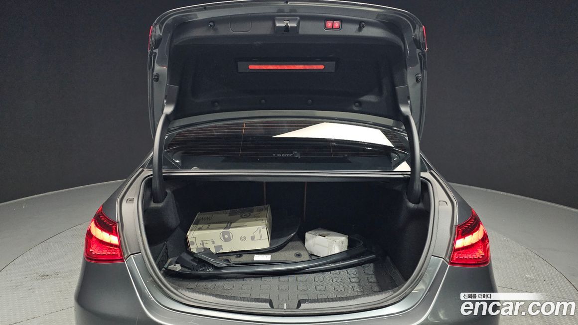 Mercedes-Benz C-Class 2023