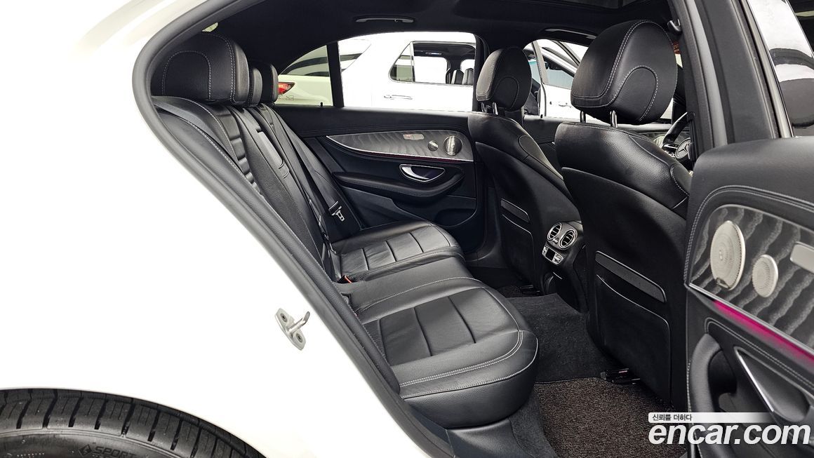 Mercedes-Benz E-Class 2022