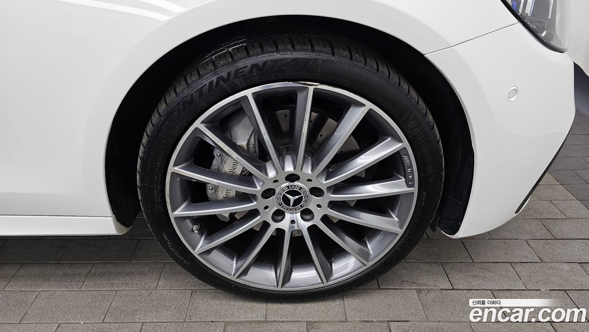 Mercedes-Benz E-Class 2022
