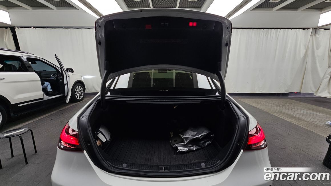 Mercedes-Benz E-Class 2022