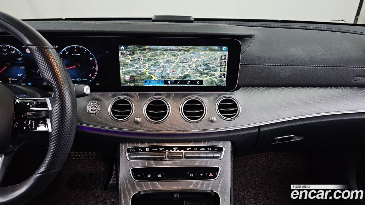 Mercedes-Benz E-Class 2022