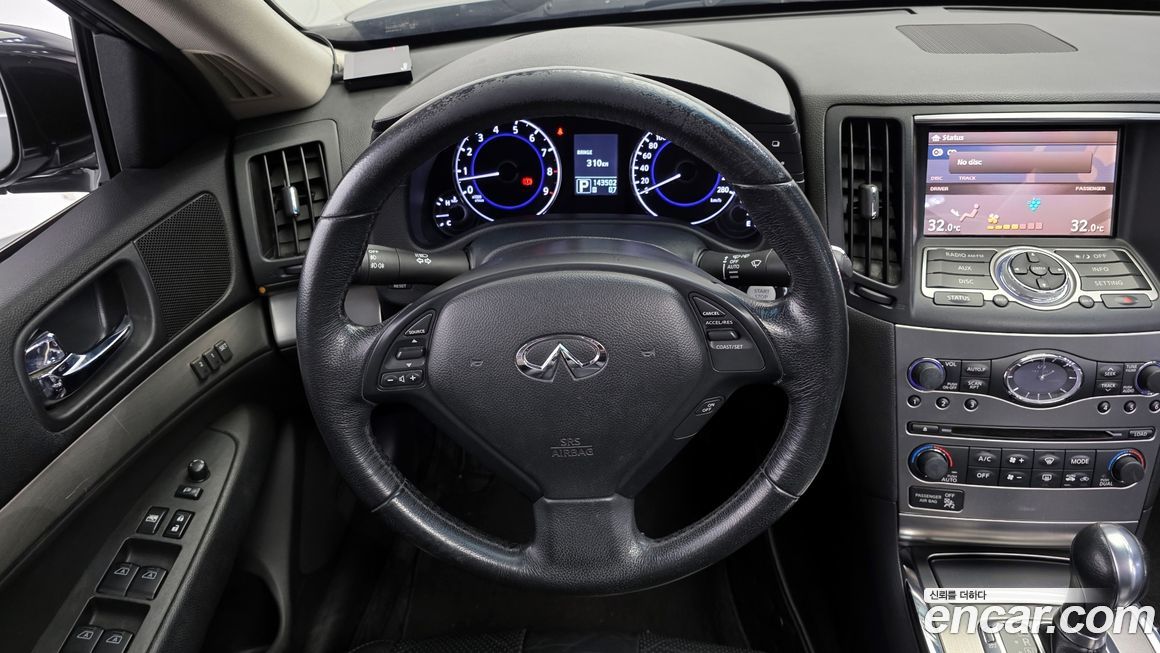 Infiniti G 2011