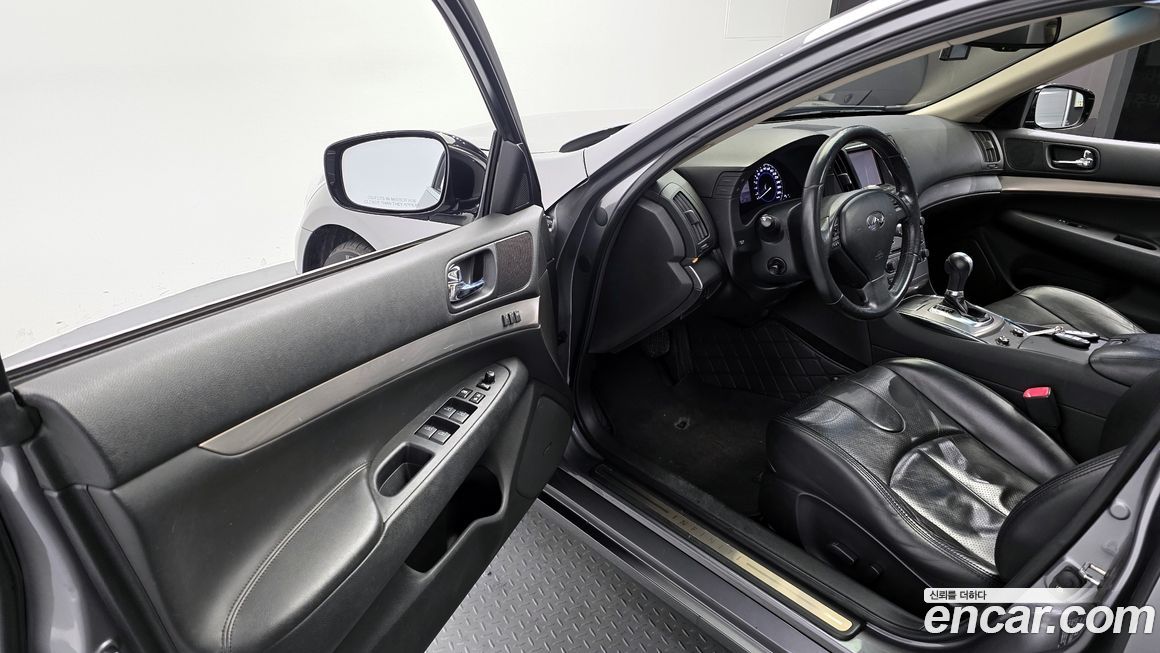 Infiniti G 2011