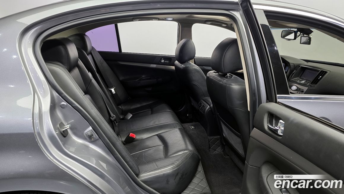 Infiniti G 2011