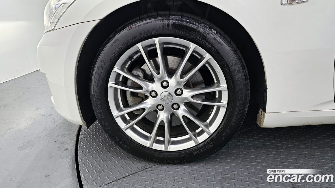 Infiniti G 2009