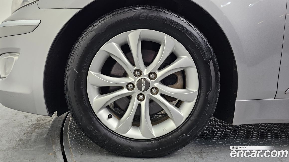 Hyundai Genesis 2012