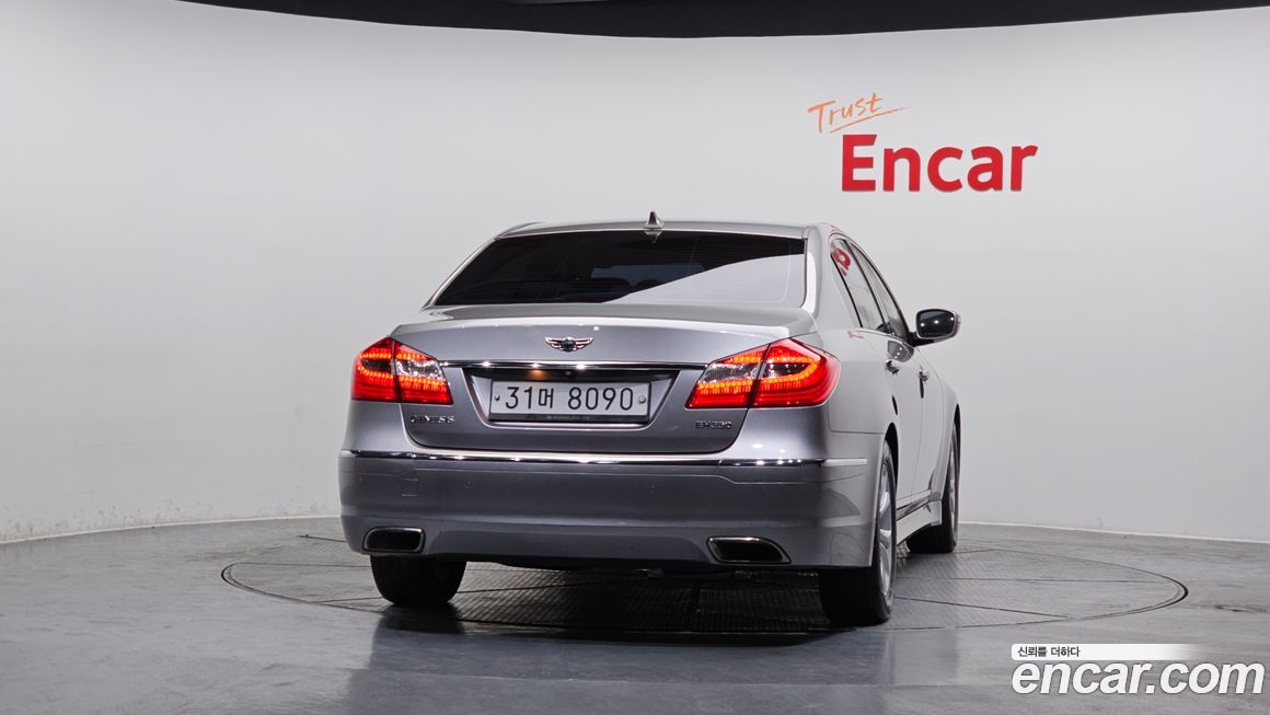 Hyundai Genesis 2012