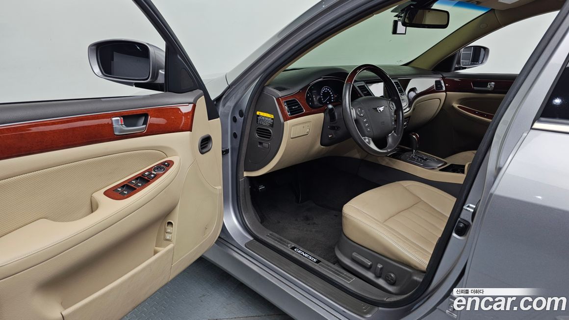 Hyundai Genesis 2012