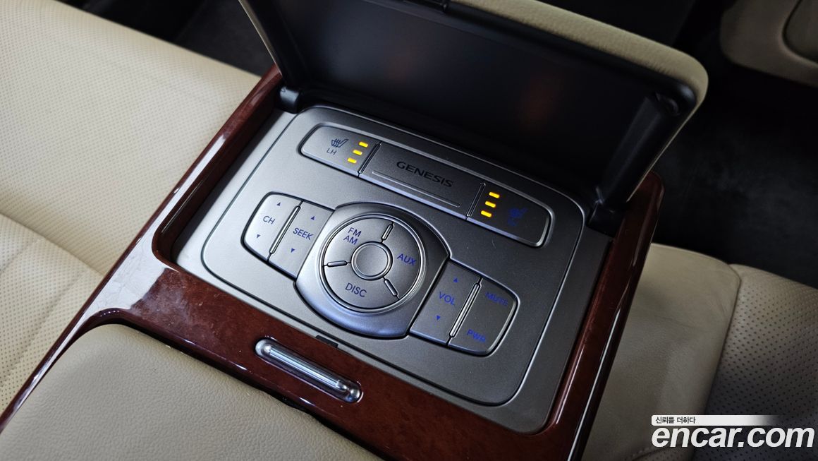 Hyundai Genesis 2012