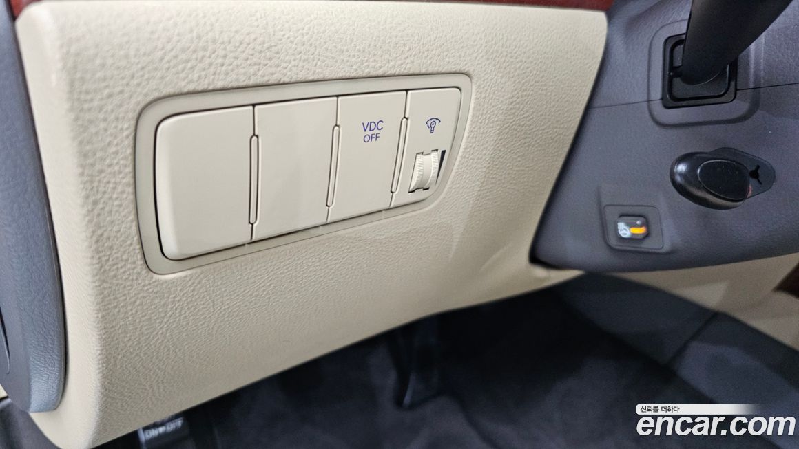 Hyundai Genesis 2012