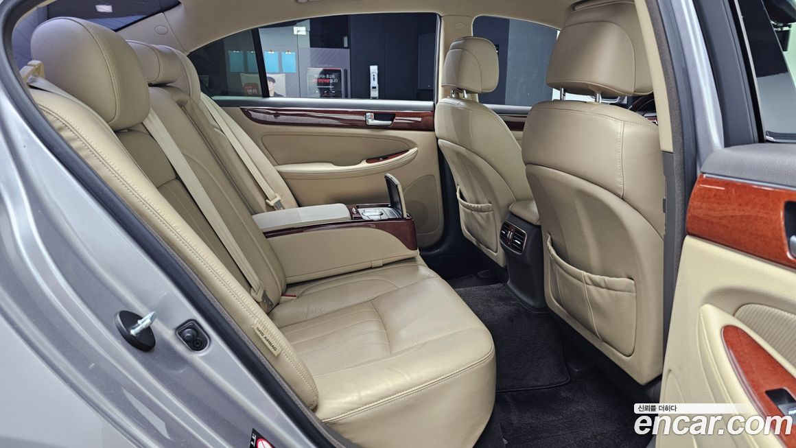 Hyundai Genesis 2012