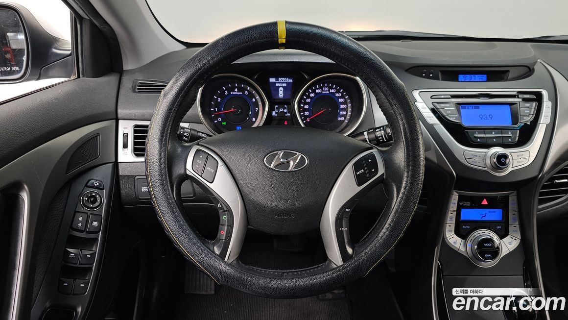 Hyundai AVANTE 2012