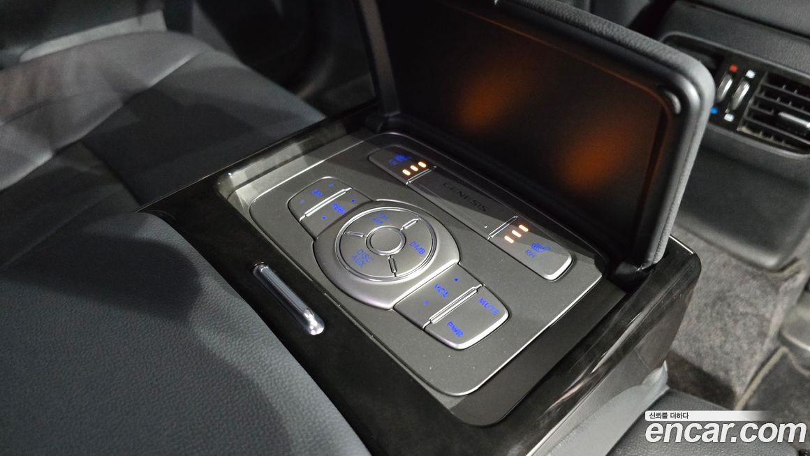 Hyundai Genesis 2013