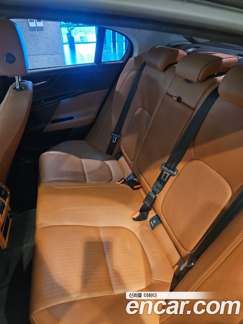 Jaguar XE 2016