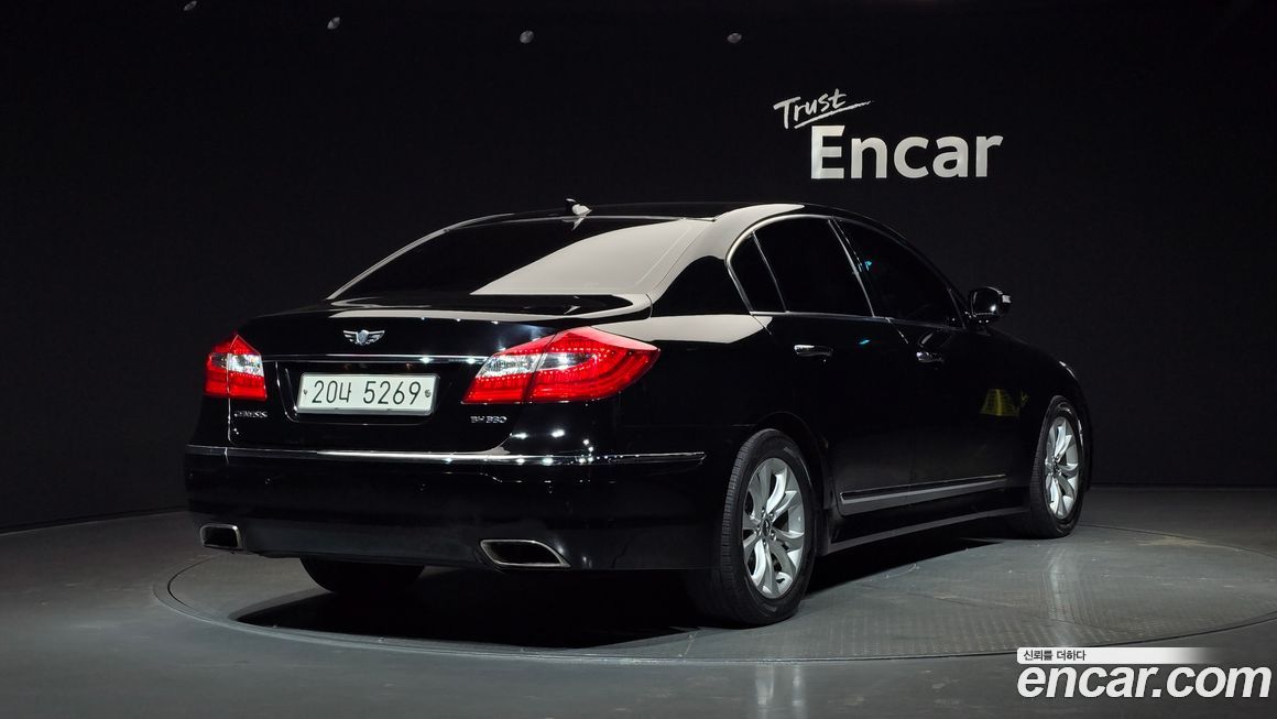 Hyundai Genesis 2013