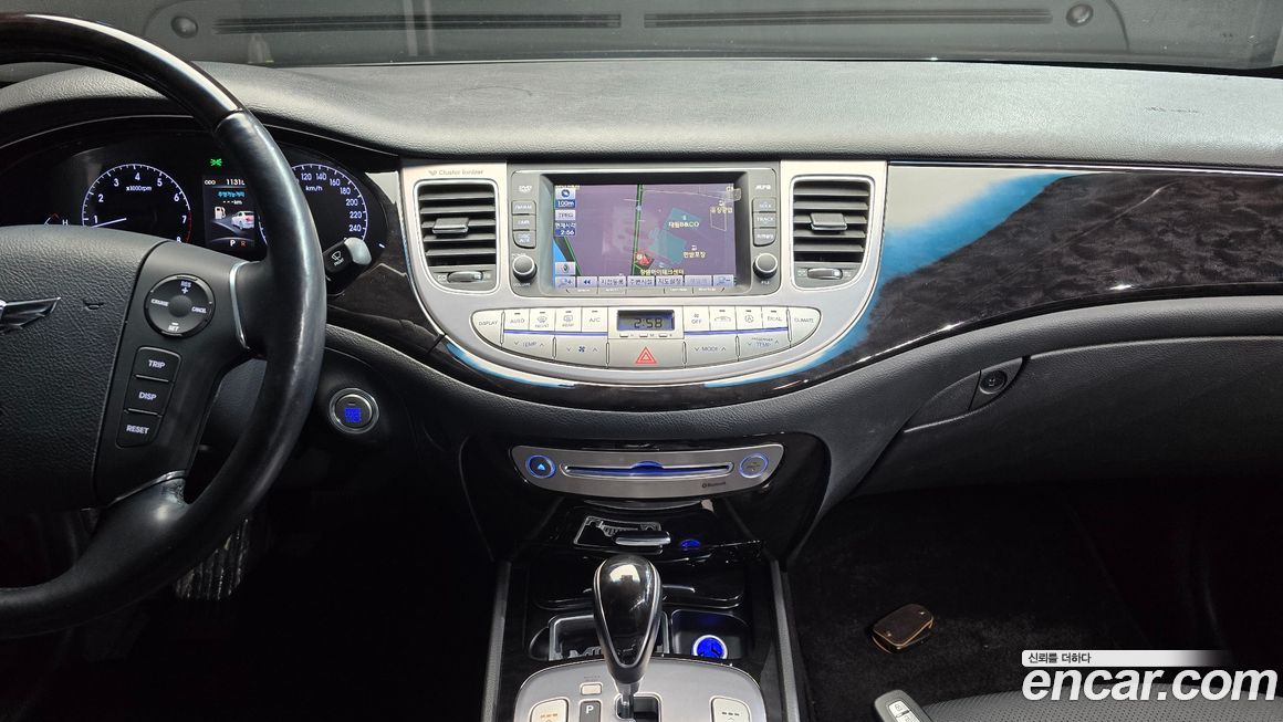 Hyundai Genesis 2013