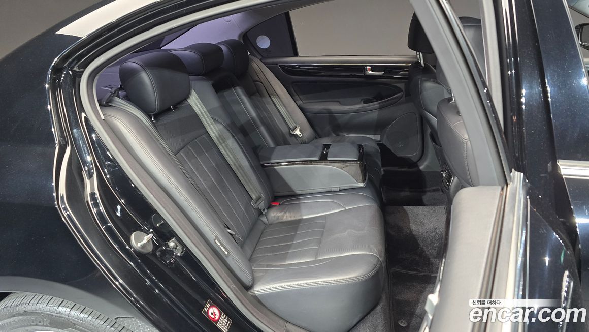 Hyundai Genesis 2013