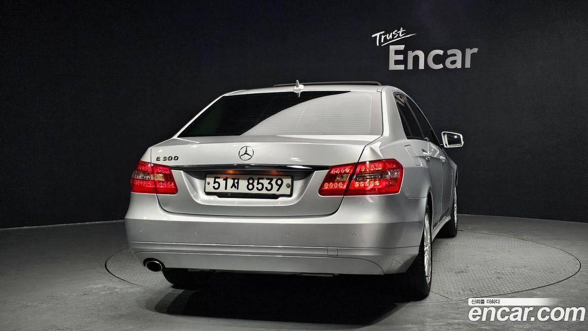 Mercedes-Benz E-Class 2011