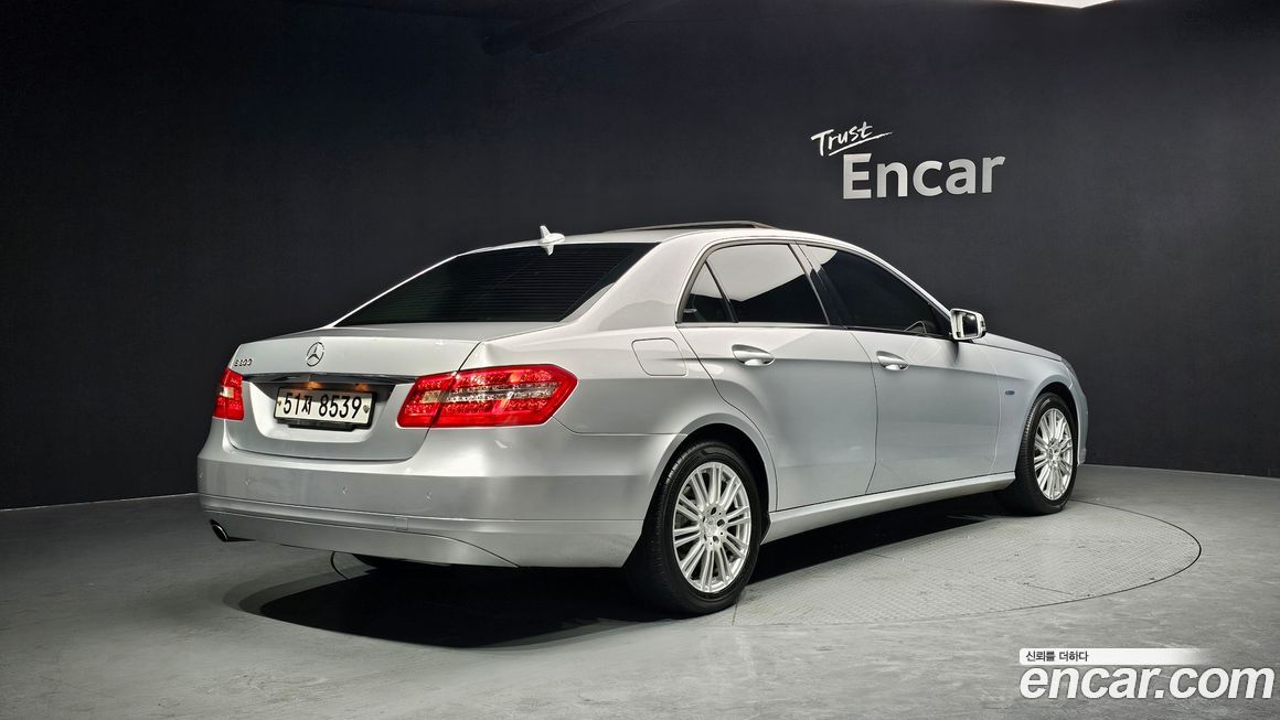Mercedes-Benz E-Class 2011