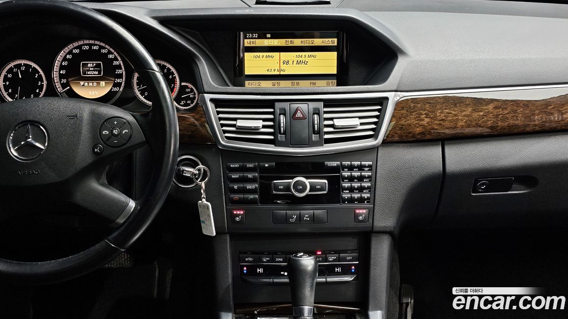 Mercedes-Benz E-Class 2011