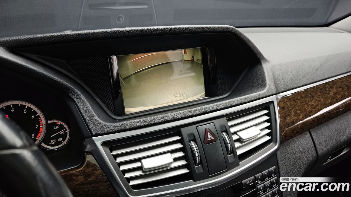 Mercedes-Benz E-Class 2011