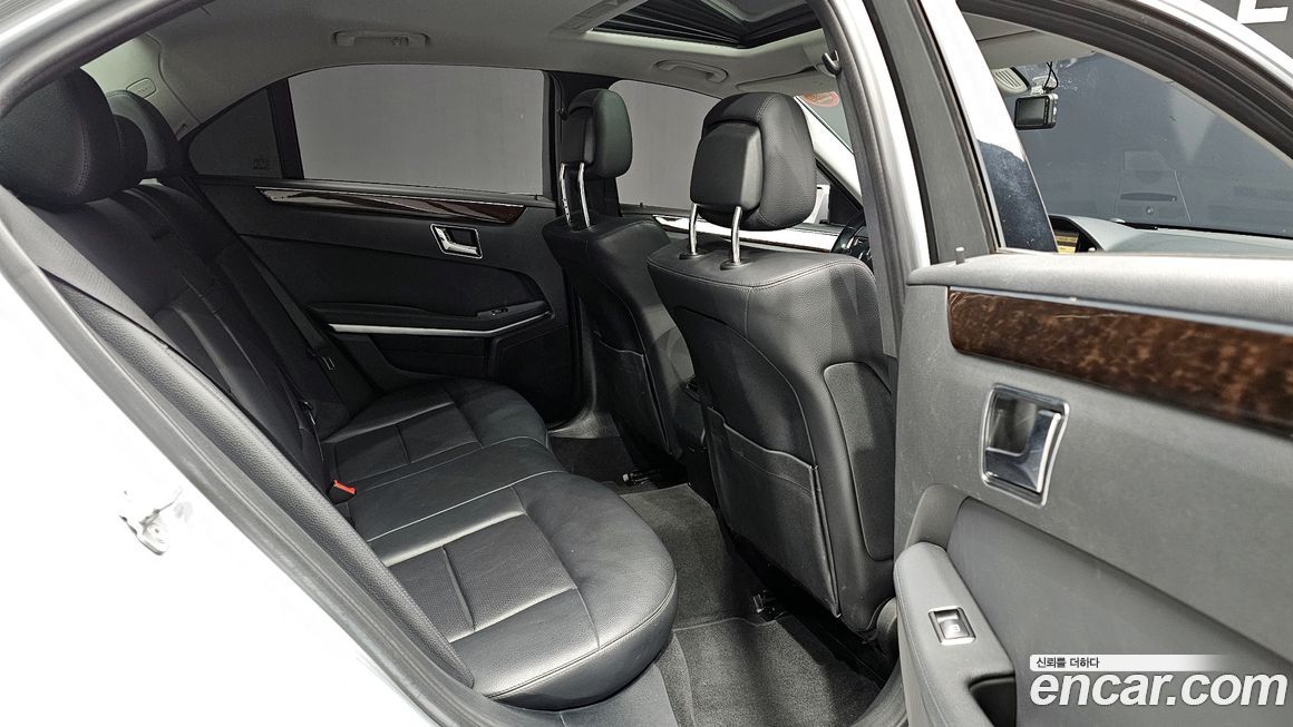 Mercedes-Benz E-Class 2011