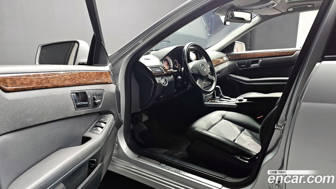 Mercedes-Benz E-Class 2011