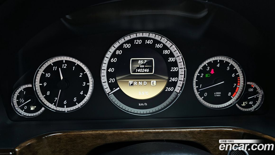 Mercedes-Benz E-Class 2011