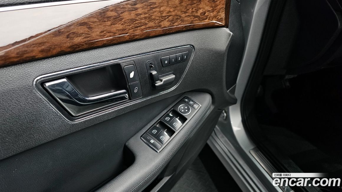 Mercedes-Benz E-Class 2011