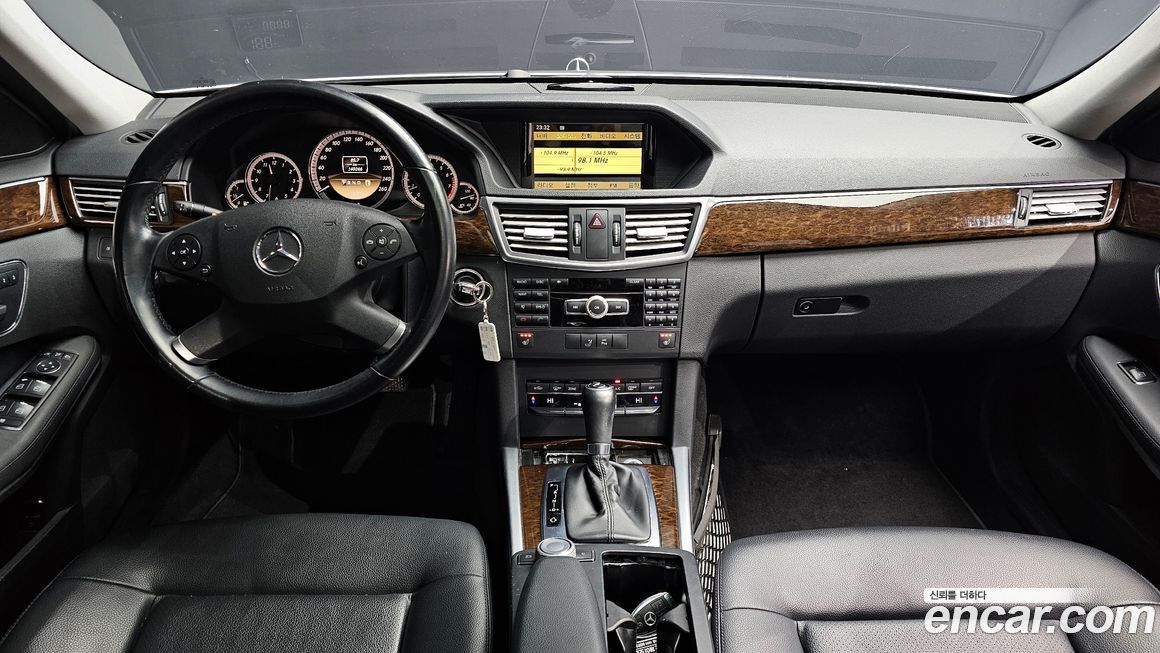 Mercedes-Benz E-Class 2011