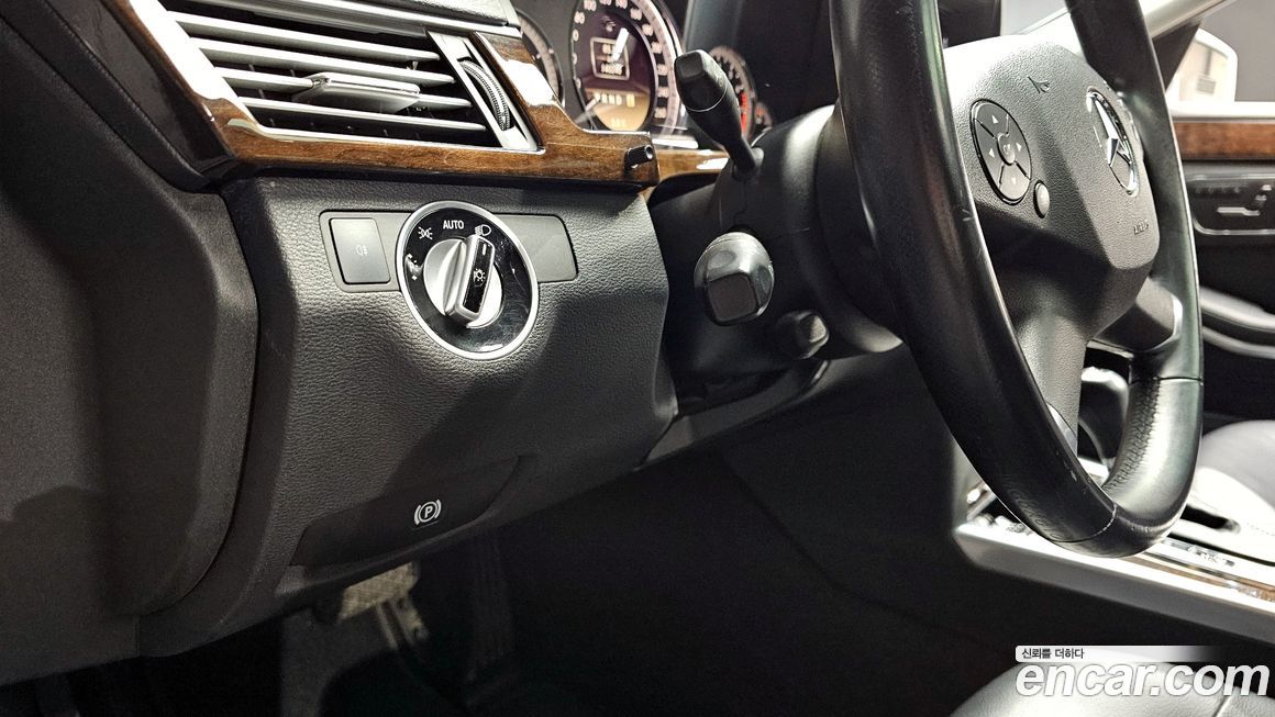 Mercedes-Benz E-Class 2011