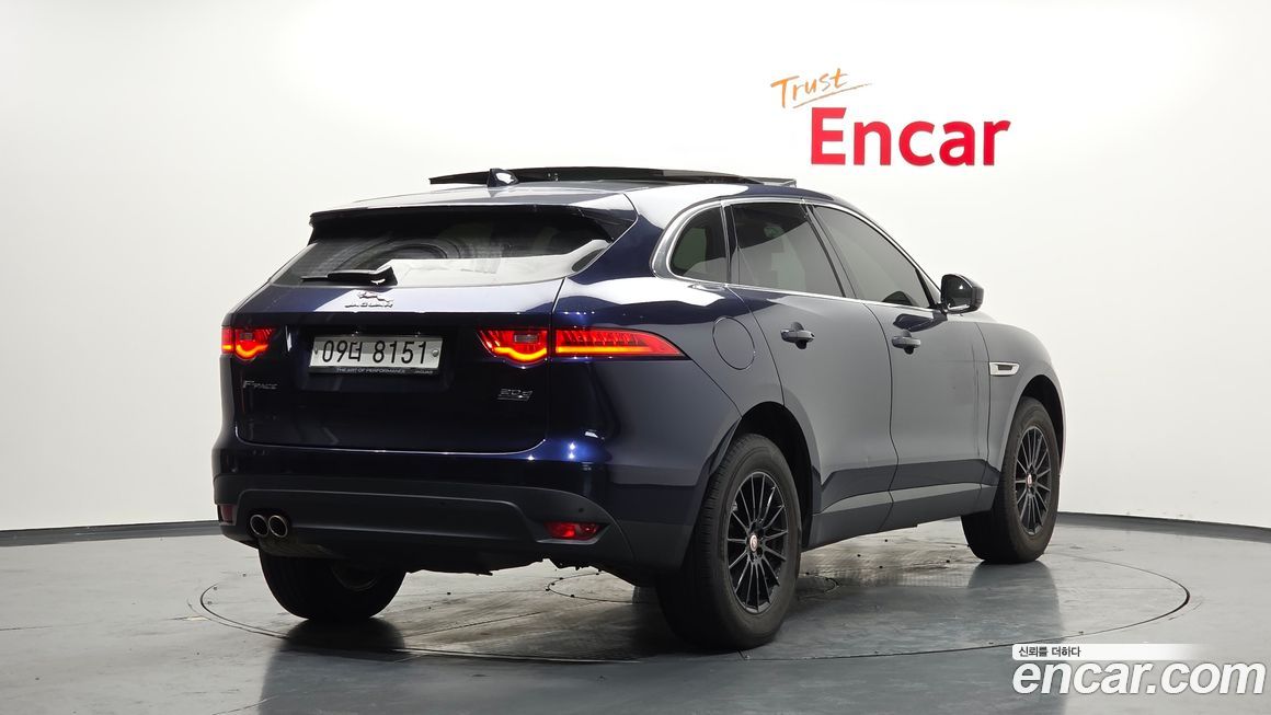 Jaguar F-PACE 2017